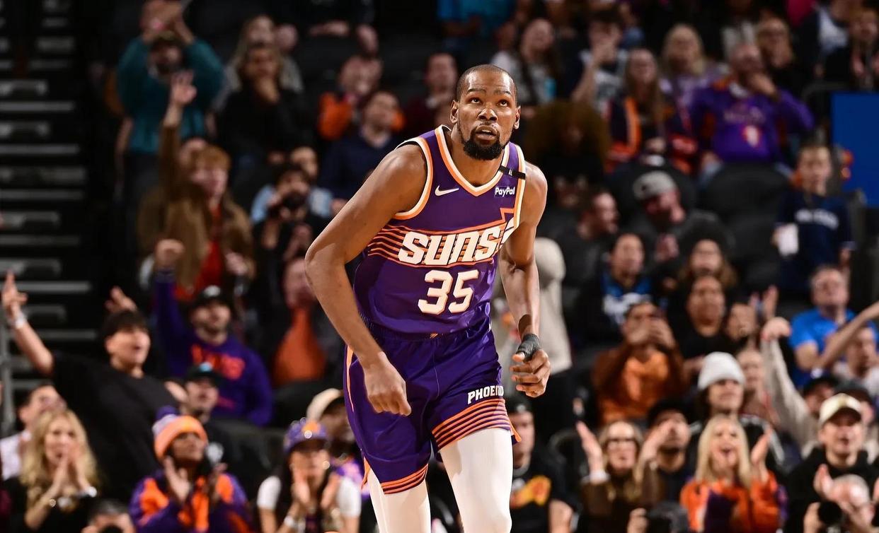 关于杜兰特新星重返赛场表现突出，曼联前途光明！再创辉煌时刻的信息